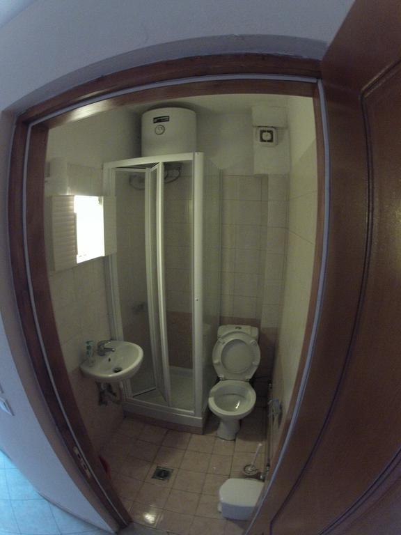 Camera Tripla